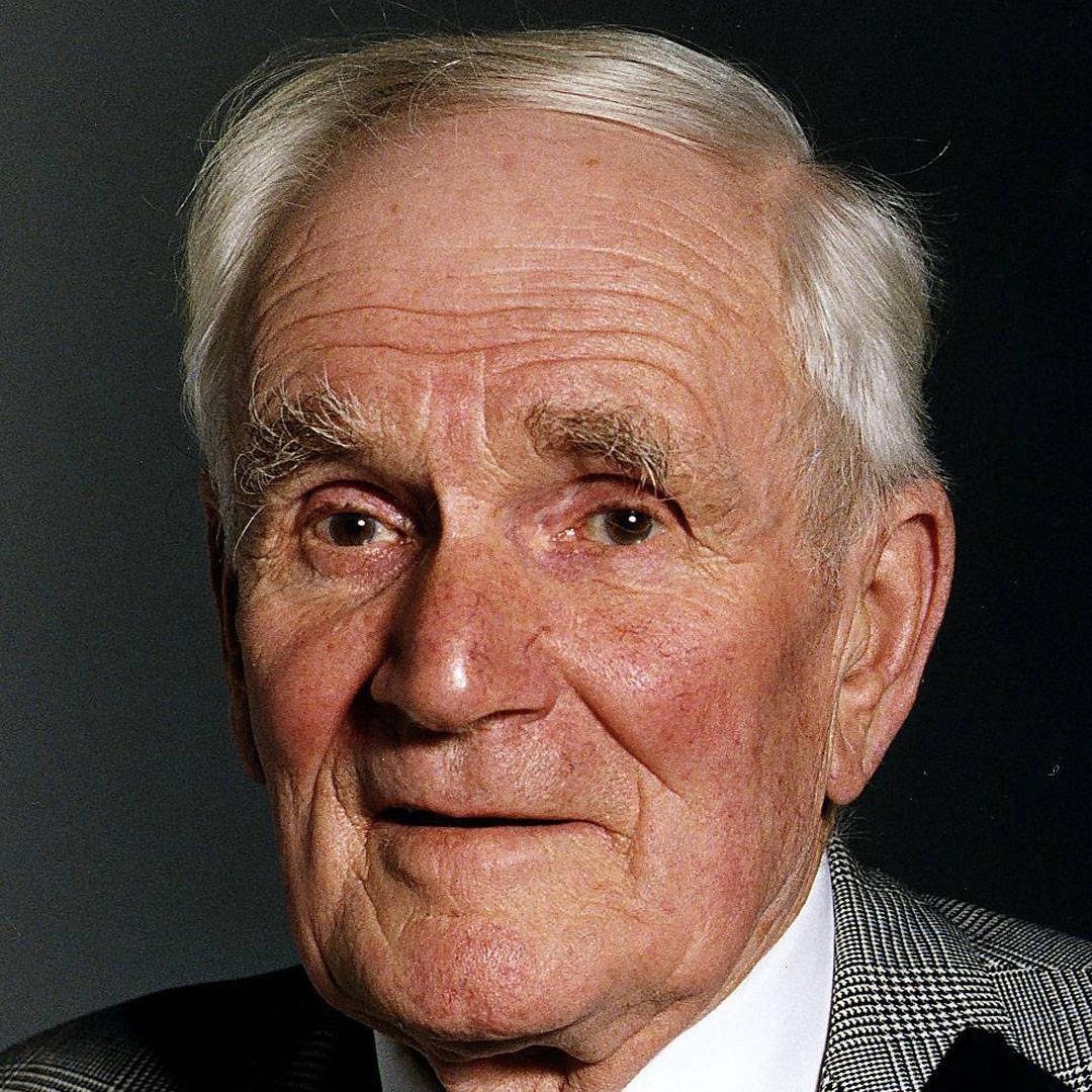 Desmond Llewelyn