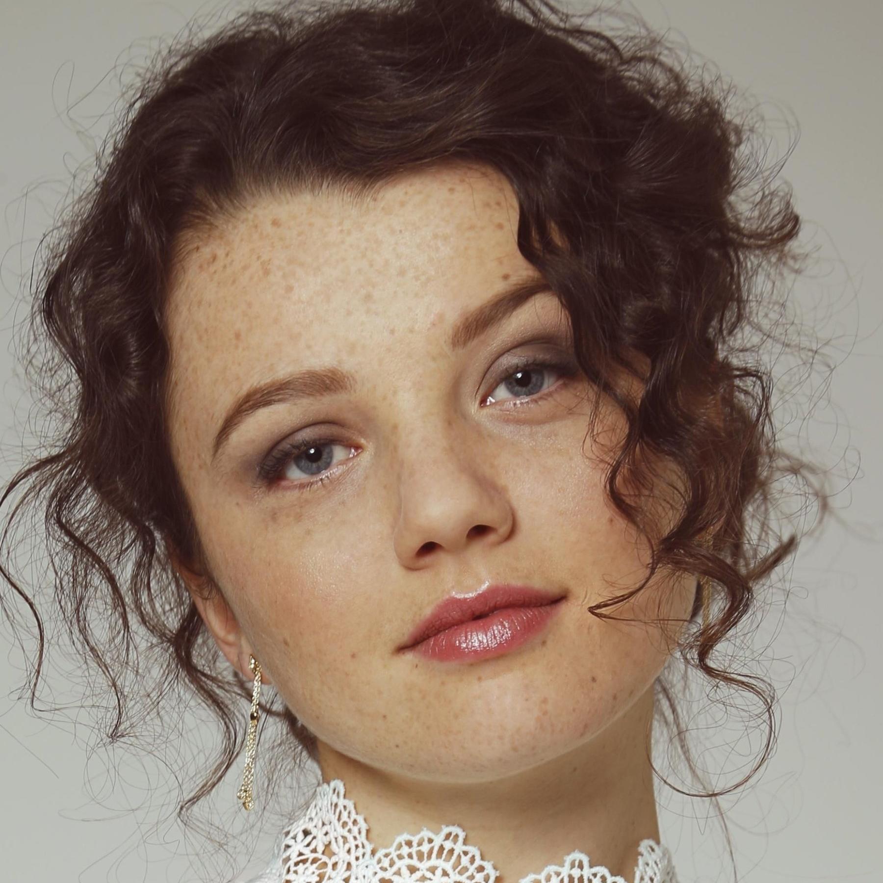 Stefania LaVie Owen